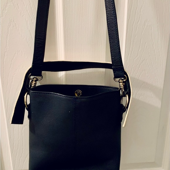 Casselini bag 18 cm x 22 cm x 10 cm approx.preowned in fantastic condition - Picture 2 of 14